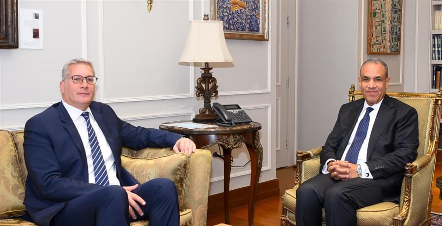 وزير الخارجية يبحث مع وزير البترول تعزيز التعاون في قطاع الطاقة